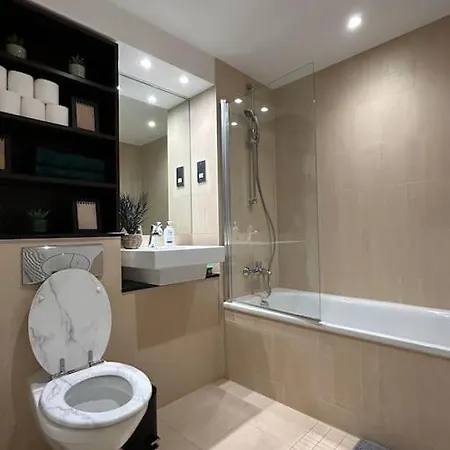 Newly Renovated & Modern 2-Br Close To Canary Wharf London Exterior photo